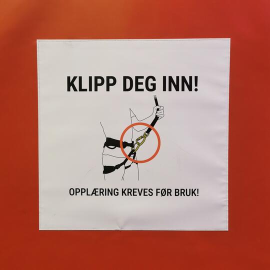 Skilt "klipp deg inn"